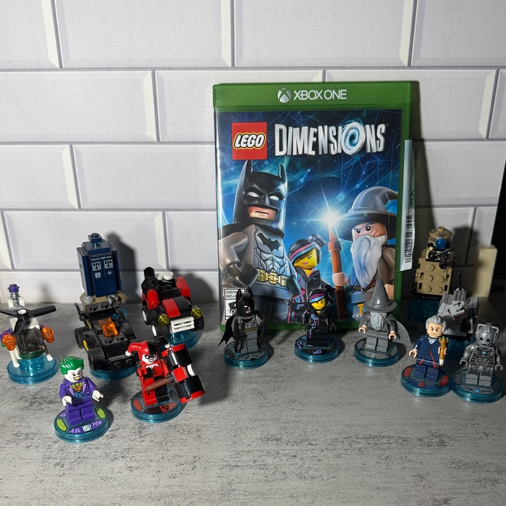 LEGO Dimensions Xbox One Set with Colorful Minifigures